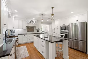 4 Jefferson Landing Cir, Port Jefferson, NY 11777 - Photo 8