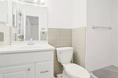 12 E Wheeler Place E, West Nyack, NY 10994 - Photo 32