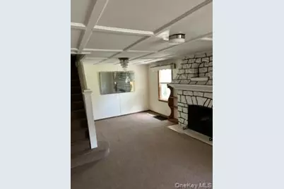 25 Howard Street, Patchogue, NY 11772 - Photo 2