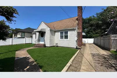 73 Singworth Street, Oyster Bay, NY 11771 - Photo 2