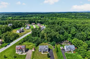 22 Ashley Ct, Salisbury Mills, NY 12577 - Photo 2