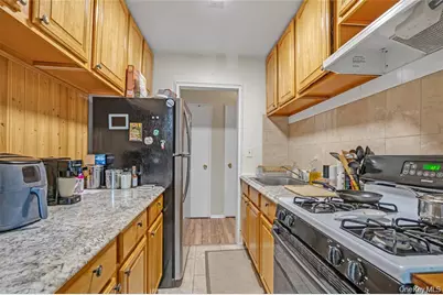 84-25 118 Street #3D, Kew Gardens, NY 11415 - Photo 4