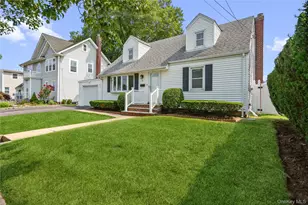 5 Mayfair Ln, Hicksville, NY 11801 - Photo 2