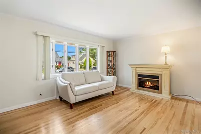 5 Mayfair Lane, Hicksville, NY 11801 - Photo 6