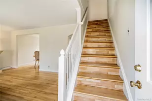 5 Mayfair Ln, Hicksville, NY 11801 - Photo 4