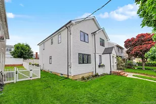 105 Moore St, New Hyde Park, NY 11040 - Photo 2