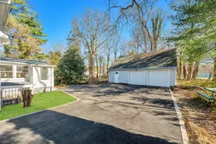 624 Townline Rd, Hauppauge, NY 11788 - Photo 8