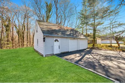 624 Townline Road, Hauppauge, NY 11788 - Photo 10
