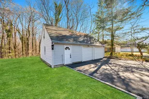 624 Townline Rd, Hauppauge, NY 11788 - Photo 10
