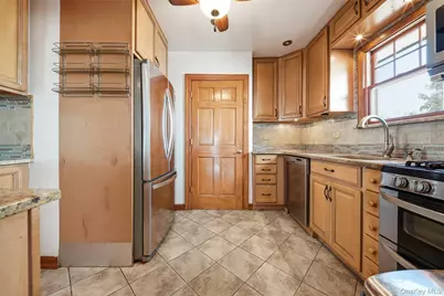 31 Martha Street, Freeport, NY 11520 - Photo 8