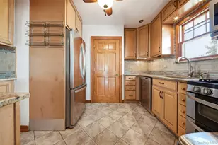 31 Martha St, Freeport, NY 11520 - Photo 8