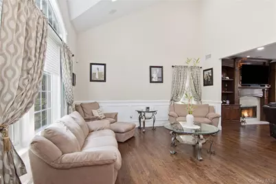 6 Hayloft Court, Smithtown, NY 11787 - Photo 4