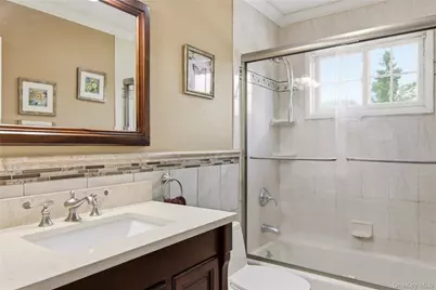 6 Hayloft Court, Smithtown, NY 11787 - Photo 20