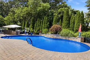 6 Hayloft Ct, Smithtown, NY 11787 - Photo 22