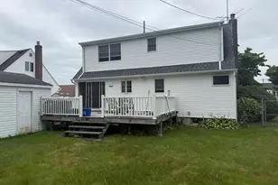 391 Ferris Rd, Seaford, NY 11783 - Photo 2
