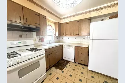 1112 McKenna Place, Uniondale, NY 11553 - Photo 4