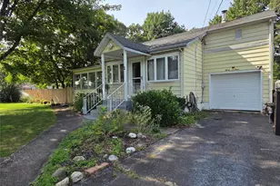 33 Elmwood Ave, Selden, NY 11784 - Photo 4