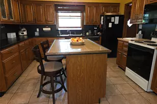 33 Elmwood Ave, Selden, NY 11784 - Photo 18