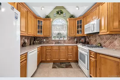 110 Joseph Lane, Dix Hills, NY 11746 - Photo 2