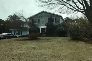 5 Norway Pine Dr, Medford, NY 11763 - Photo 2