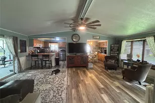 1661 Old Country Rd, Riverhead, NY 11901 - Photo 18