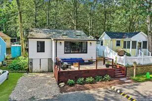 25 Cottage Rd, Calverton, NY 11933 - Photo 4