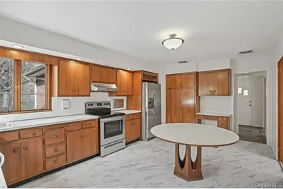17 Brookside Avenue, Airmont, NY 10901 - Photo 8