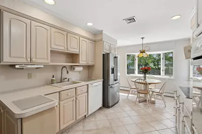 35 Cherrywood Drive, East Northport, NY 11731 - Photo 16
