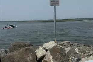 42 W 14th Rd, Broad Channel, NY 11693 - Photo 10