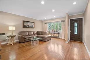 38 Briarwood Ln, Plainview, NY 11803 - Photo 4