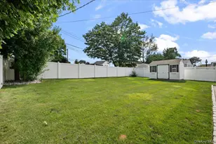 38 Briarwood Ln, Plainview, NY 11803 - Photo 24