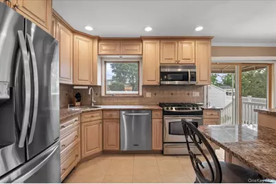 38 Briarwood Lane, Plainview, NY 11803 - Photo 12