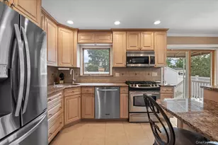 38 Briarwood Ln, Plainview, NY 11803 - Photo 12