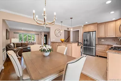 38 Briarwood Lane, Plainview, NY 11803 - Photo 8