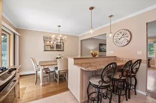 38 Briarwood Ln, Plainview, NY 11803 - Photo 10