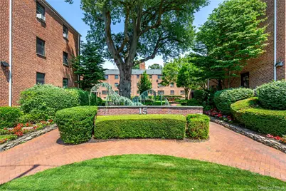 15 Beach Road #3-A, Great Neck, NY 11023 - Photo 2