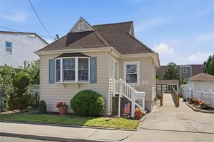 1315 Scimitar Ave, Elmont, NY 11003 - Photo 2