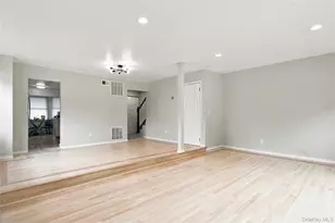 8 Manors Dr, Jericho, NY 11753 - Photo 10