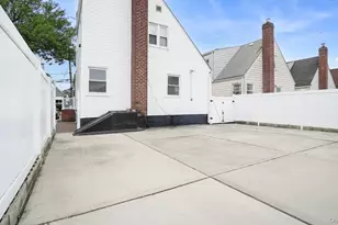 137-15 170th St, Jamaica, NY 11434 - Photo 20