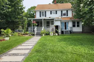 41 Prospect Pl, Riverhead, NY 11901 - Photo 2
