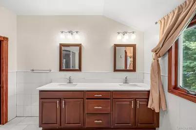 300 Ellen Place, Jericho, NY 11753 - Photo 26