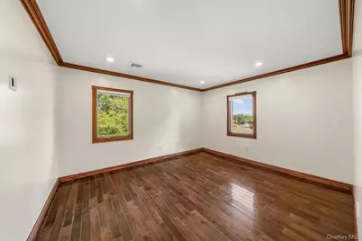 300 Ellen Place, Jericho, NY 11753 - Photo 18