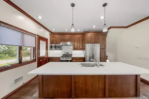 300 Ellen Pl, Jericho, NY 11753 - Photo 10