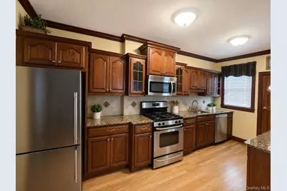 10441 92nd Avenue, Richmond Hill, NY 11418 - Photo 2