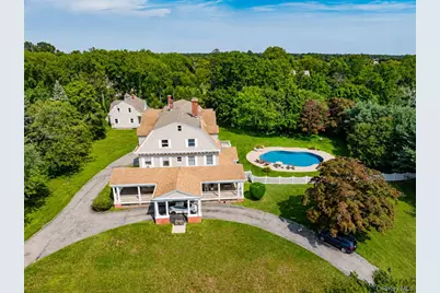 45 S Penataquit Avenue, Bay Shore, NY 11706 - Photo 2