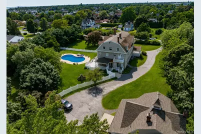 45 S Penataquit Avenue, Bay Shore, NY 11706 - Photo 10