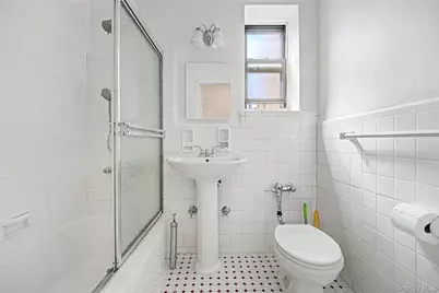 22424 Union Turnpike #4-J, Oakland Gardens, NY 11364 - Photo 10