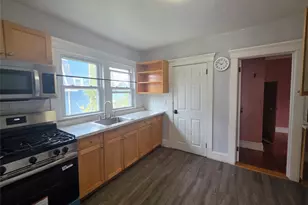 81 Waring Pl, Yonkers, NY 10703 - Photo 10