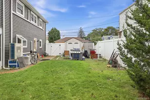131 Fir St, Lindenhurst, NY 11757 - Photo 30