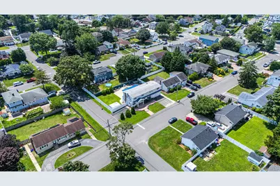 52 Manhattan Avenue, West Babylon, NY 11704 - Photo 4